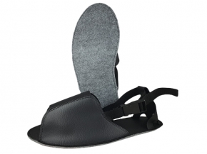 10-210/2MKL czarne ochronne filcowe-tworzywowe obuwie muzealne z zapiętkiem i regulownym zapięciem, wielorazowego użytku ochraniacze na buty MĘSKI
