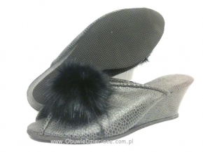 61-Puszek-czsz czarno szare kapcie eleganckie pantofle papucie dziewczęce damskie z puszkiem BISBUT  35-40
