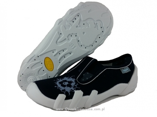 1-290Y120 SKATE czarne z piłką kapcie buciki obuwie dziecięce szkolne Befado  31-36